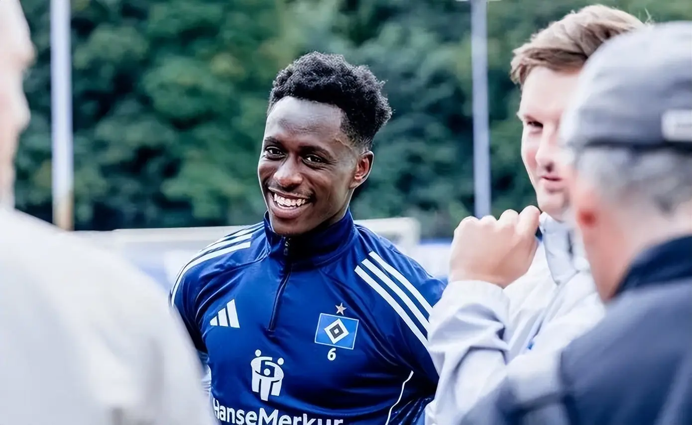 年合同的洛, 甲汉堡队踢 年合同的洛, 甲汉堡队踢