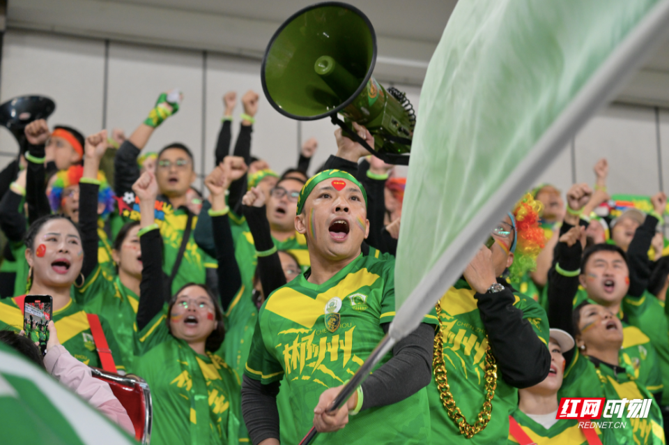 岳阳队为了, 球开出